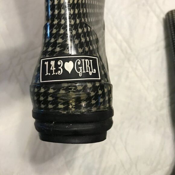 143 Girl Womens Black & White Houndstooth Pull On‎ Rain Boots Size 7 - Picture 2 of 4